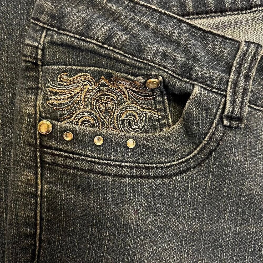 Bongo Women's Embellished Dark Wash Blue Jeans No size tag (Measures: 28x30) - Picture 2 of 7
